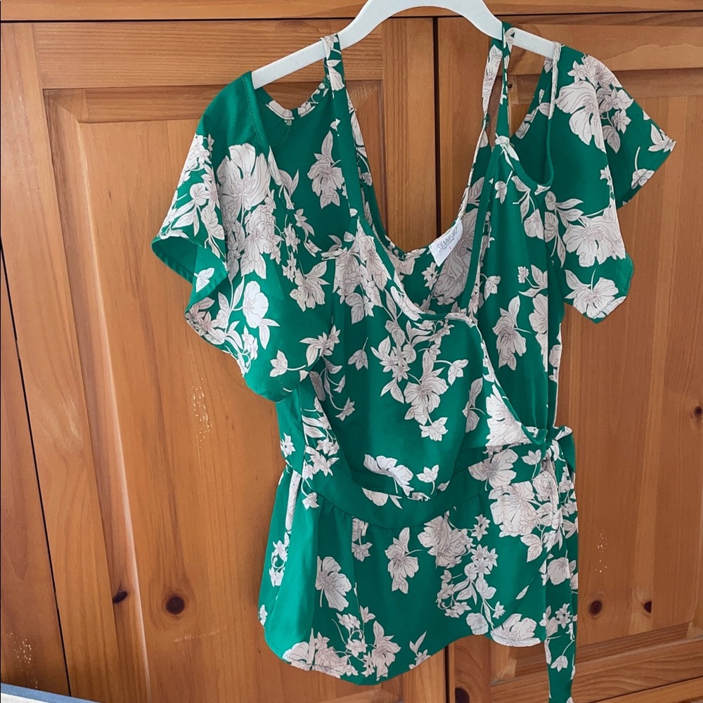 Green Floral Crop Top 💚🌼 - Picture 4 of 11